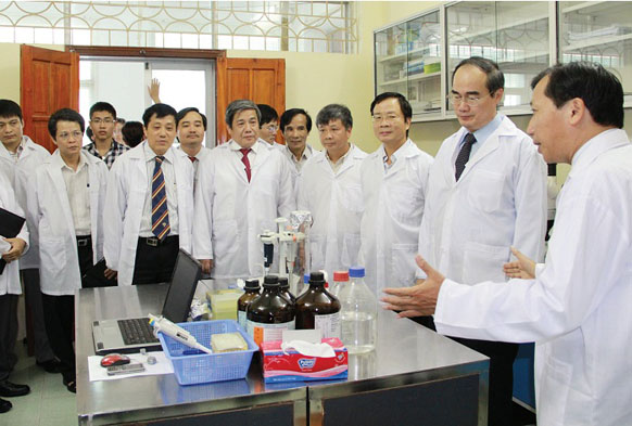>> Phó Thủ tướng Chính phủ Nguyễn Thiện Nhân và đoàn công tác thăm viện Vi sinh vật và Công nghệ sinh học, ĐHQGHN