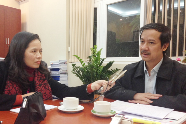 Phó Giám đốc ĐHQGHN Nguyễn Kim Sơn trả lời phỏng vấn của phóng viên VOV
