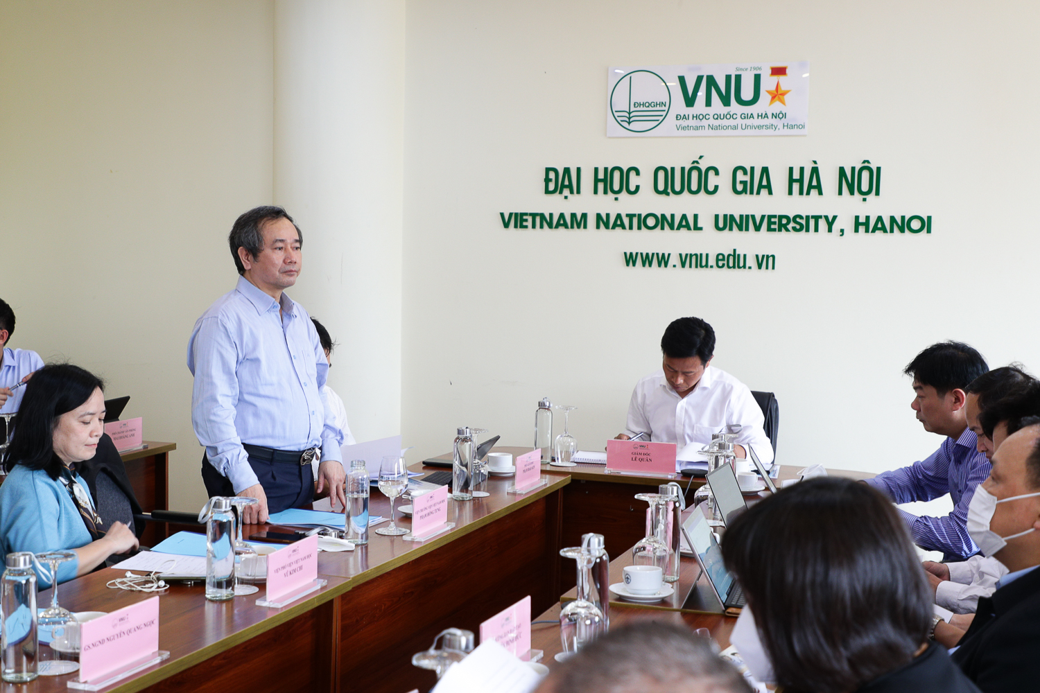 https://www.vnu.edu.vn/upload/2022/03/30517/image/VNU%20-%20Giam%20doc%20lam%20viec%20voi%20Vien%20Viet%20Nam%20hoc%20va%20KHPT%20(2).jpg